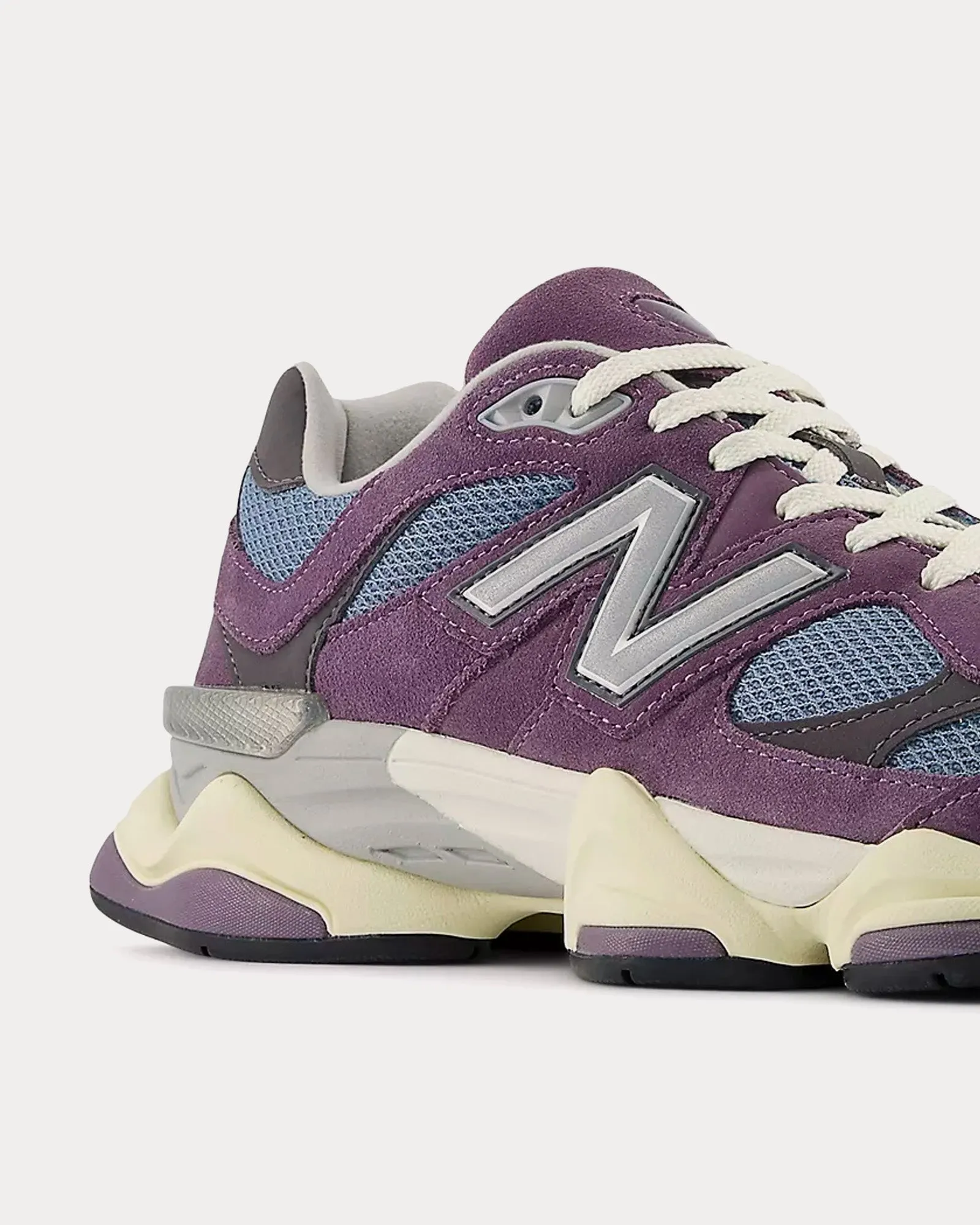 9060 Shadow / Arctic Grey / Silver Metallic Low Top Sneakers