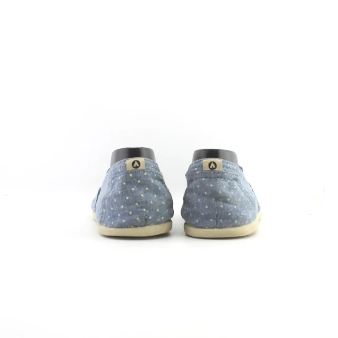 AIR WALK AVIA