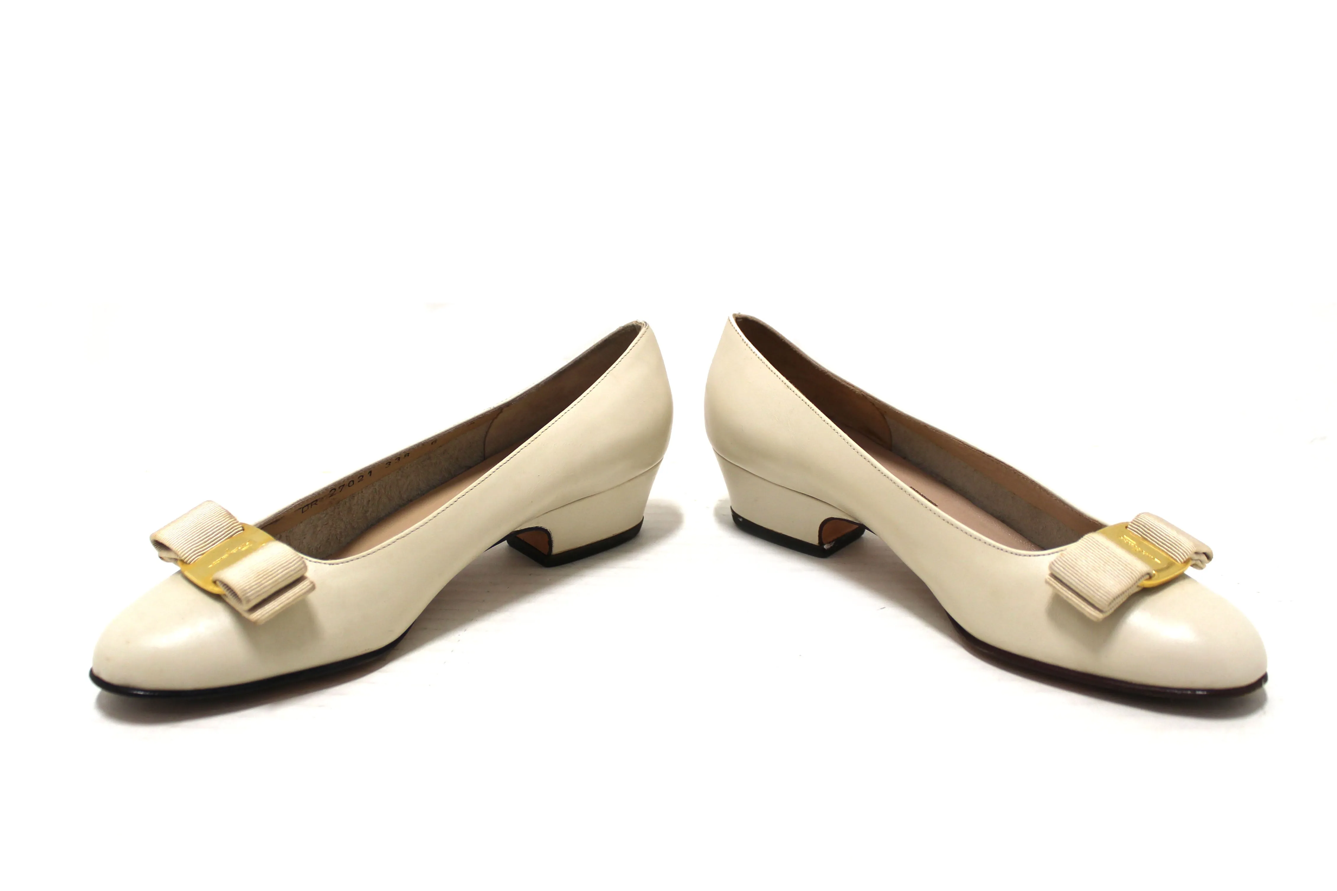 Authentic Salvatore Ferragamo Calfskin White Leather Kitten Heel with Bow Size 6B