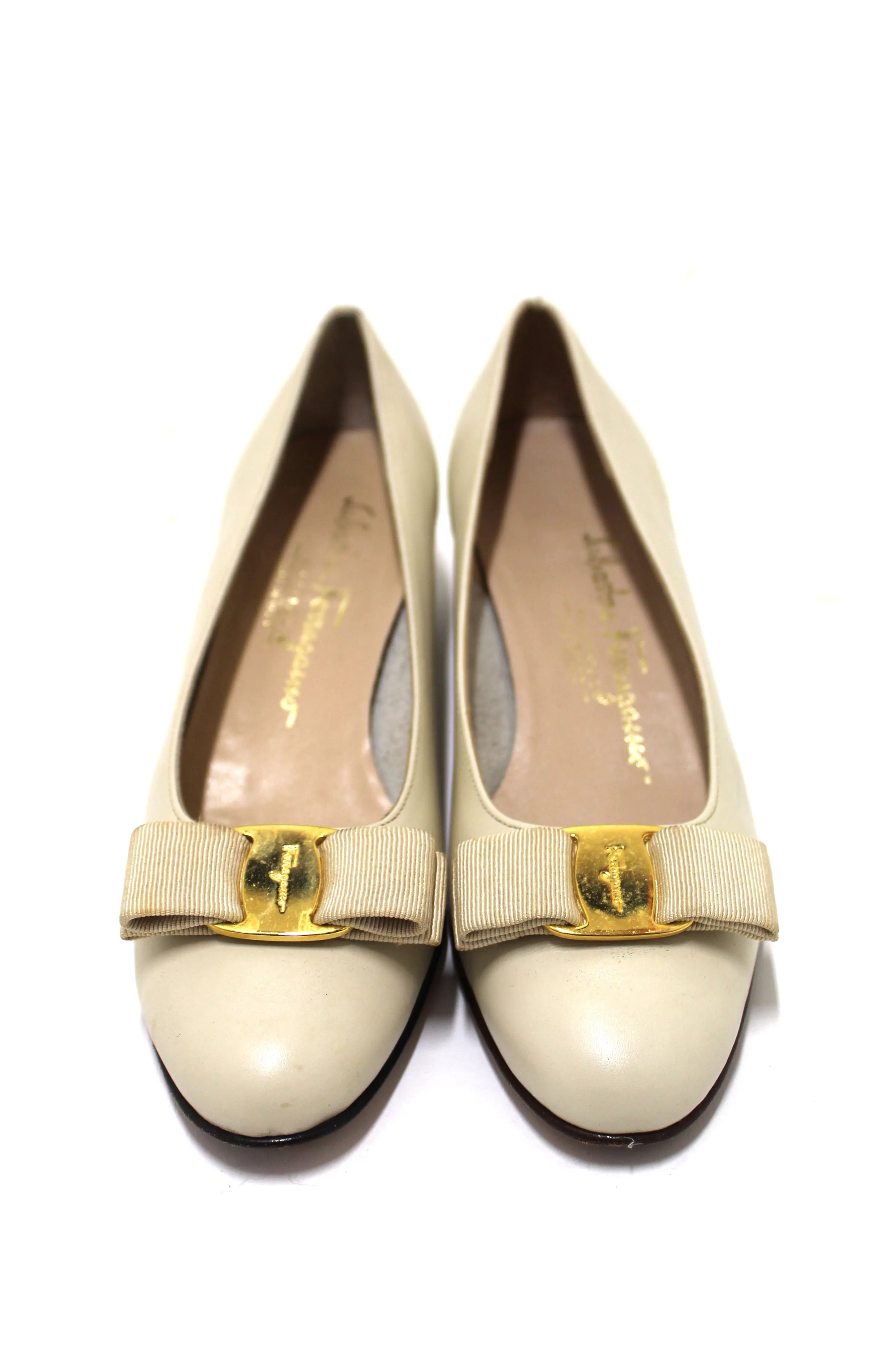 Authentic Salvatore Ferragamo Calfskin White Leather Kitten Heel with Bow Size 6B