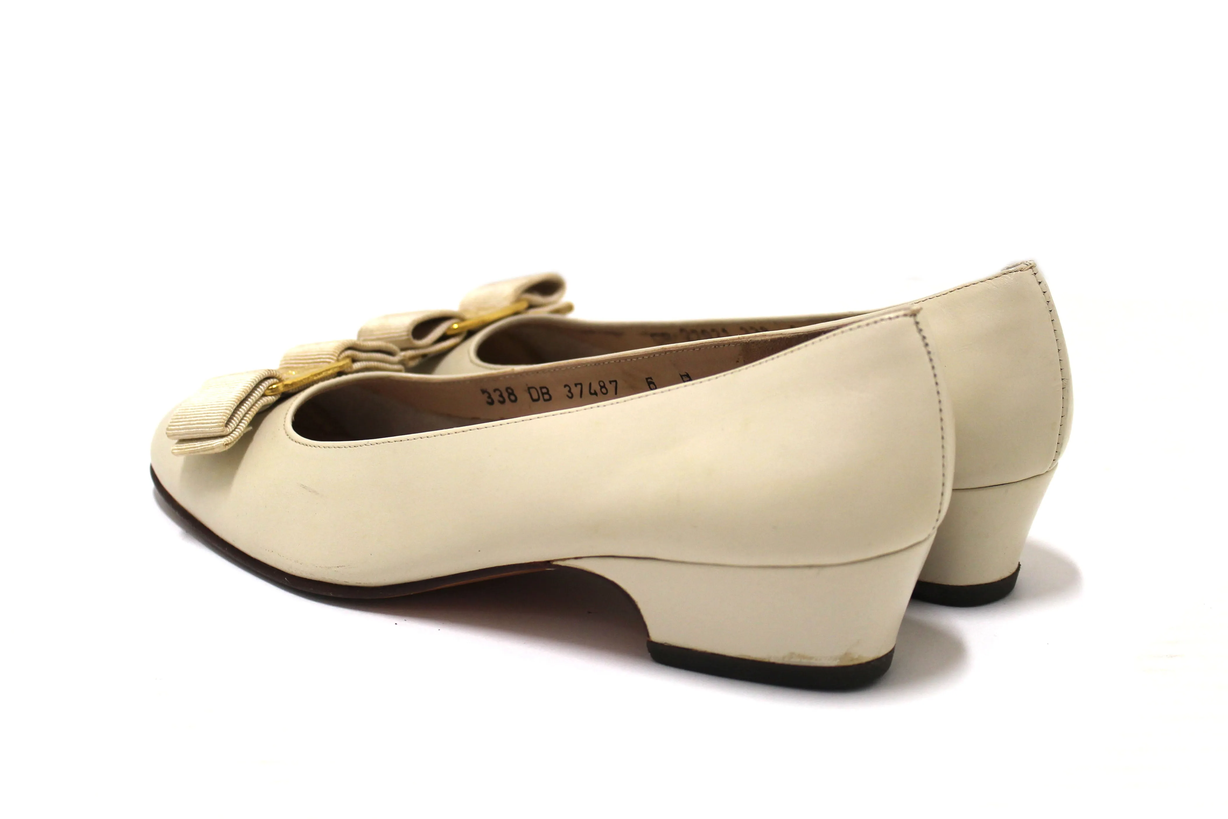 Authentic Salvatore Ferragamo Calfskin White Leather Kitten Heel with Bow Size 6B