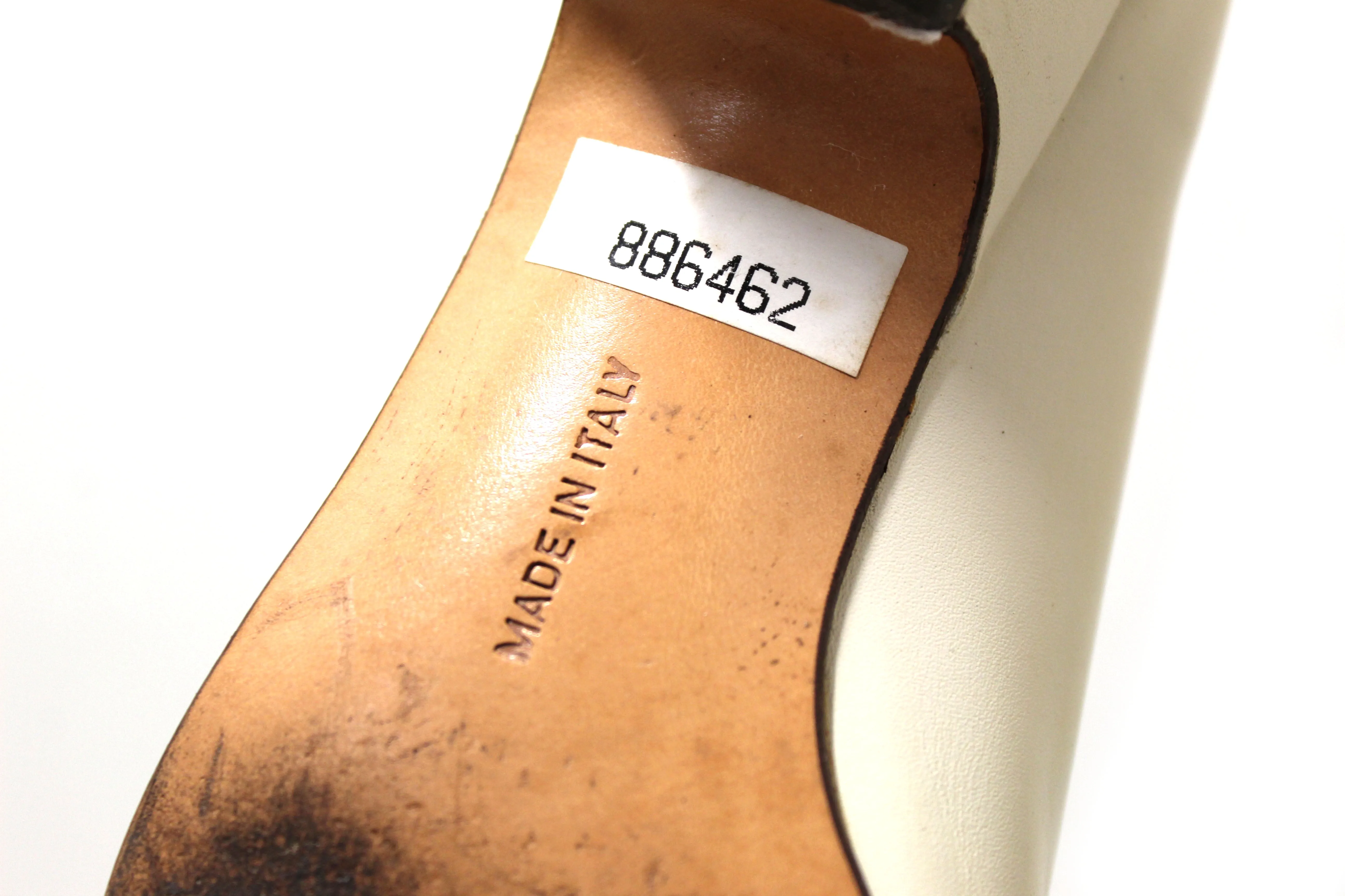 Authentic Salvatore Ferragamo Calfskin White Leather Kitten Heel with Bow Size 6B