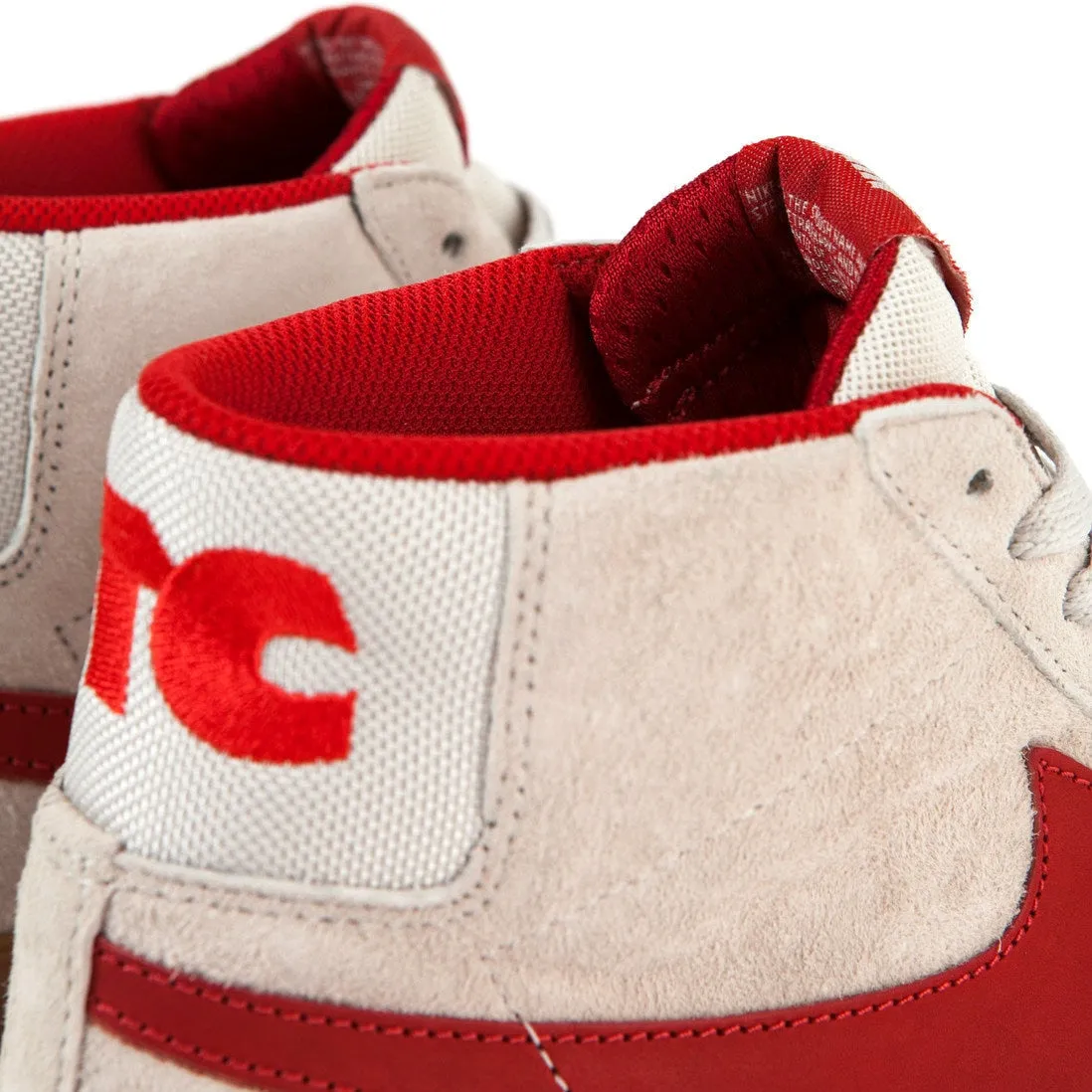Nike SB x FTC Vaillancourt Fountain Blazer Mid QS - Light Bone / Brickhouse - Gum Light Brown