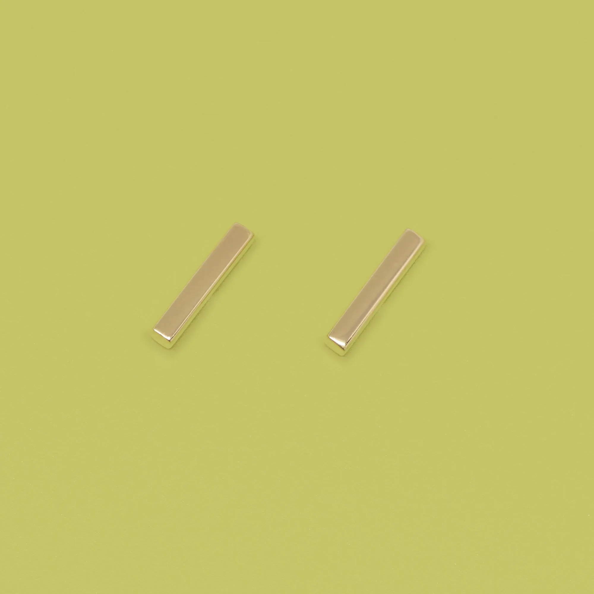 Shiny Bar Stud